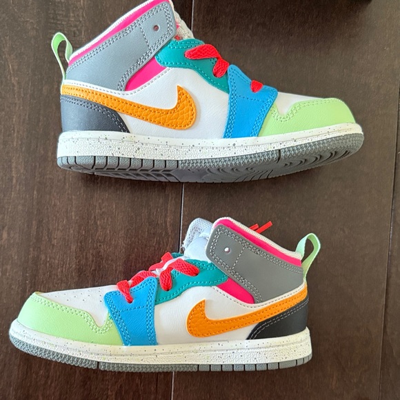 Rare Toddler Nike Jordan 1 Mid SE white taxi-dark shadow multi color sneakers - Picture 6 of 12